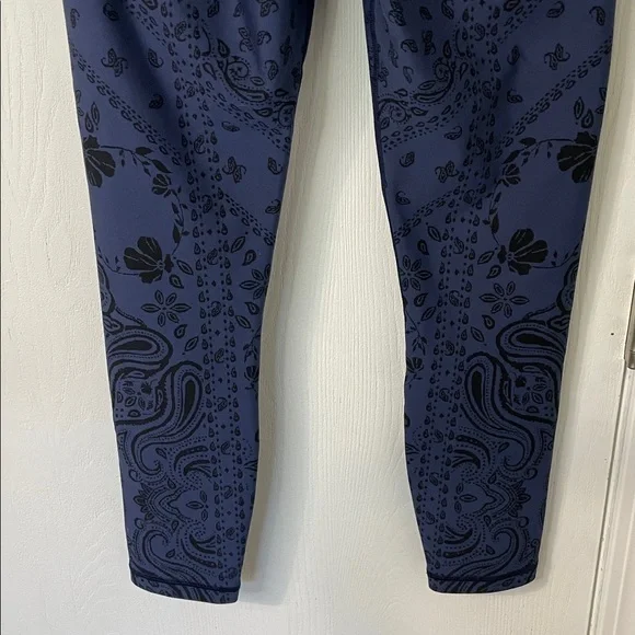 Athleta Like New Elation Textured 7/8 Tight Leggings Navy Floral Boho Size Small - Picture 5 of 11